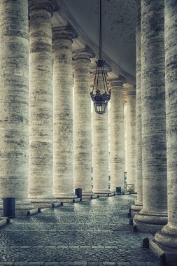 Vatikan Şehri sütunlarda