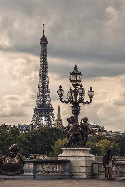 Torre Eiffel y arquitectura parisina — Foto de Stock