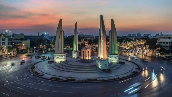 Puesta Sol Sobre Monumento Democracia Bangkok —  Fotos de Stock