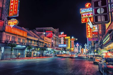 Chinatown Bangkok işlek Yaowarat yol