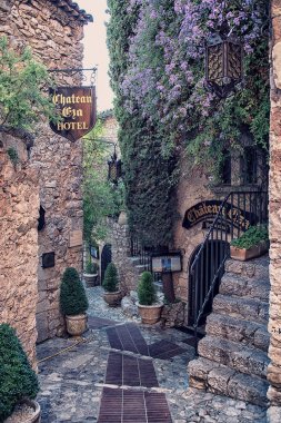 Temmuz 2015 - Eze sur Mer, Fransa - küçük sokak Eze Köyü  