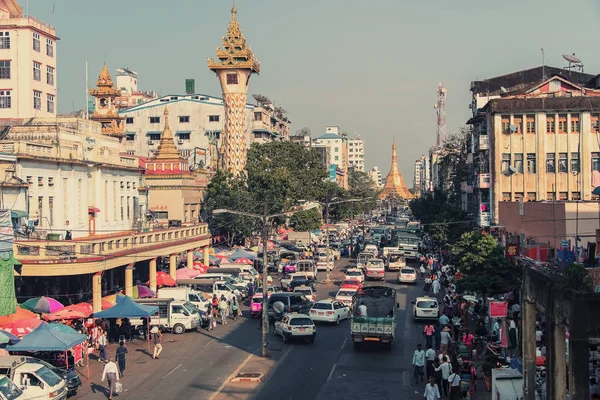 Strada Principale Che Conduce Alla Pagoda Sule Nella Città Yangon — Foto Stock
