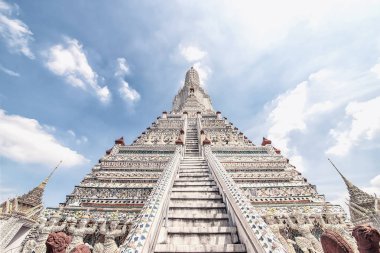 Wat Arun temple in Bangkok, Thailand clipart