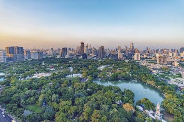 Lumphini Park ve Tayland, Bangkok 'taki gökdelenler