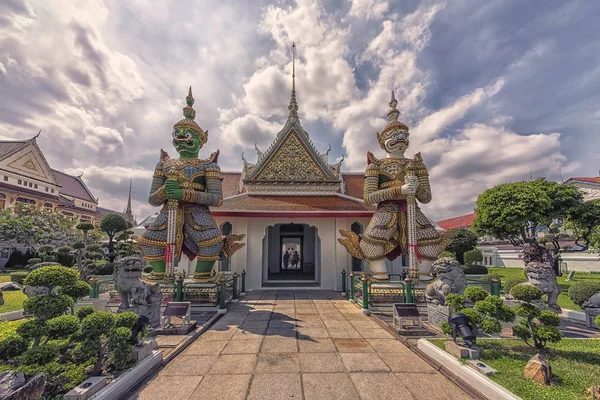 Bewakers Wat Arun Poort Bangkok Thailand — Stockfoto