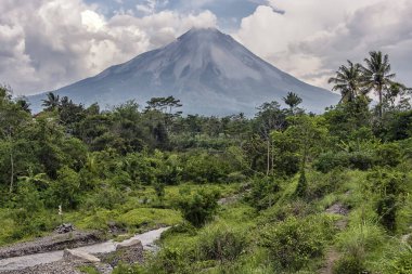Orta Java, Endonezya 'da Merapi volkanı