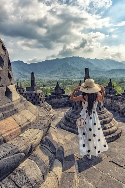 インドネシア中部ジャワのボロブドゥール仏教記念碑 — ストック写真