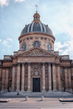 Paris 'teki Fransız Enstitüsü' nün cephesi.