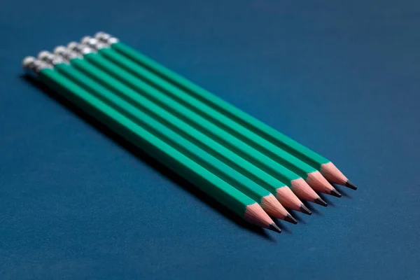 Crayons Isolés Sur Fond Bleu — Photo