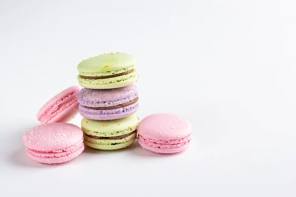 Macarrones Coloridos Aislados Sobre Fondo Blanco — Foto de Stock