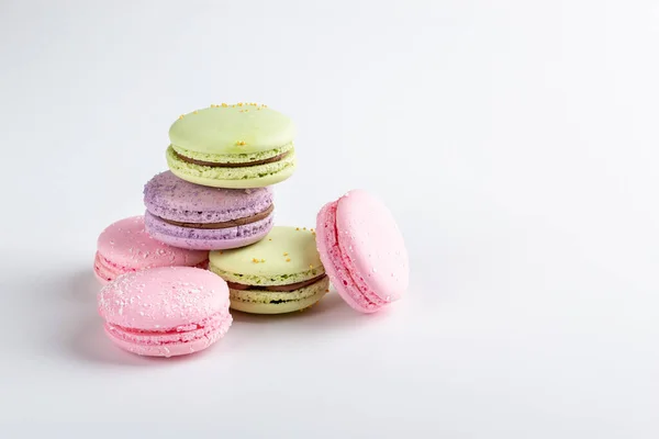 Macarrones Coloridos Aislados Sobre Fondo Blanco — Foto de Stock