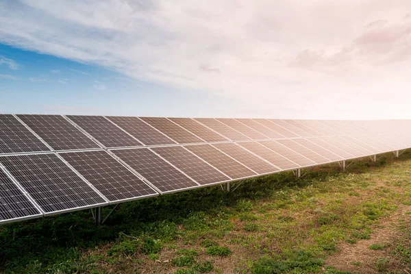 Güneş enerjisi santrali. Güneş fotovoltaik panelleri ve güneş fotovoltaik enerji üretim sistemleri