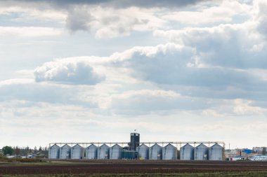Kırsaldaki tahıl ambarları