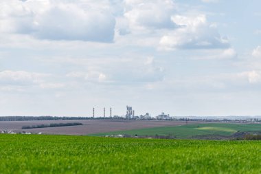 Uzaktan çimento bitkisi görünümü