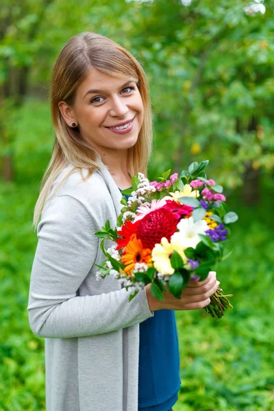 Lachende vrouw verliefd — Stockfoto