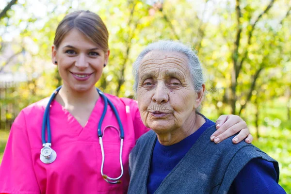 Sanidad señora mayor — Foto de Stock