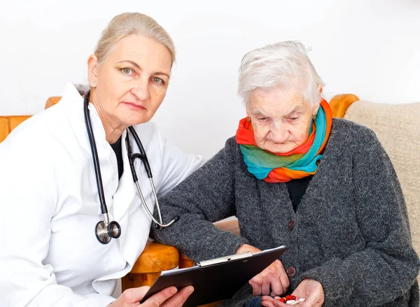 Mujer mayor en terapia — Foto de Stock