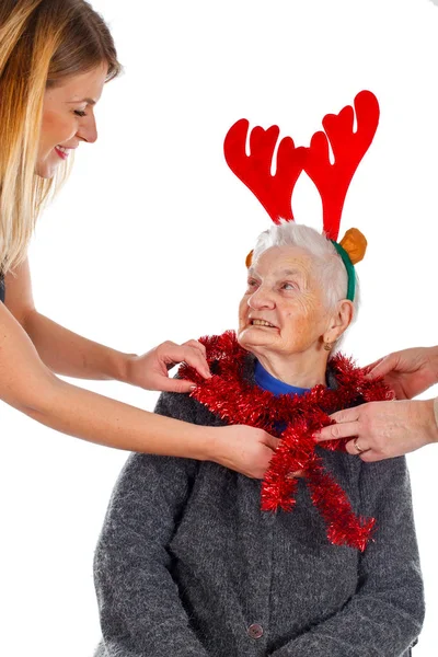 Kerstdecoratie en plezier met oma — Stockfoto