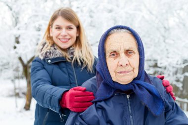Sen, büyükannen yardım edeyim