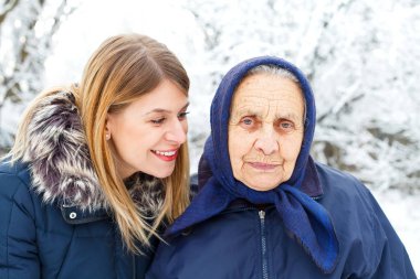 Büyükanne ile yürümek