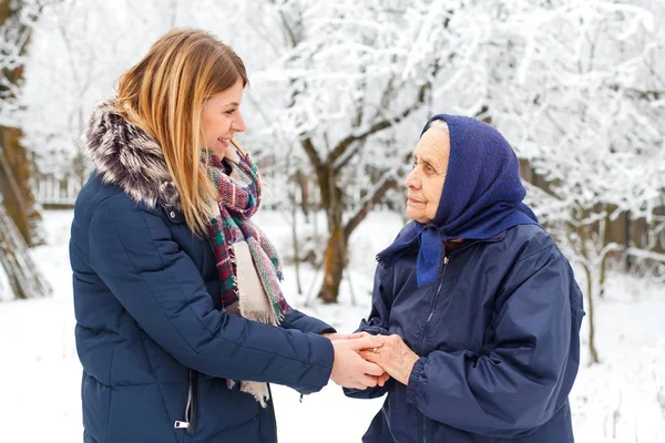 Büyükanne Bakımı