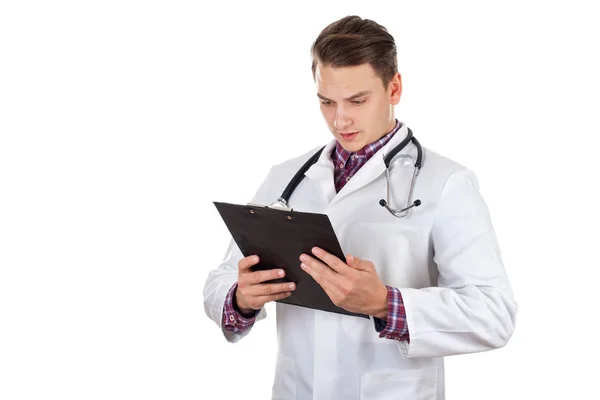 Giovane medico di sesso maschile in possesso di moduli di assicurazione — Foto Stock