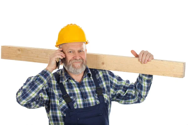 Engenheiro falando ao telefone durante o trabalho — Fotografia de Stock
