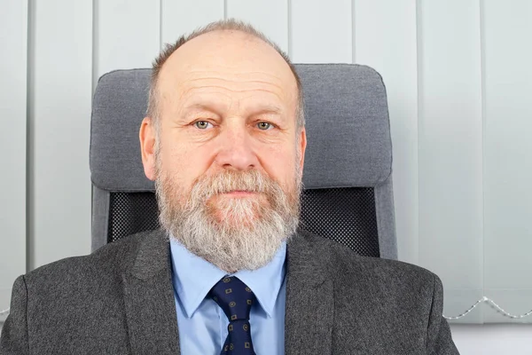 Thoughtful businessman at the office — Stock Photo, Image