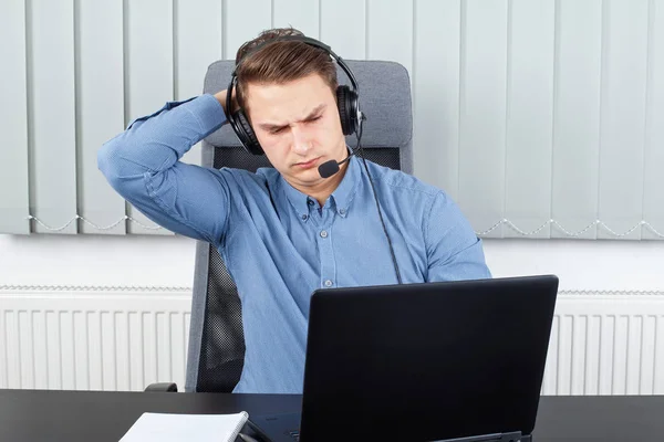 Jungunternehmer bei einer Videokonferenz — Stockfoto