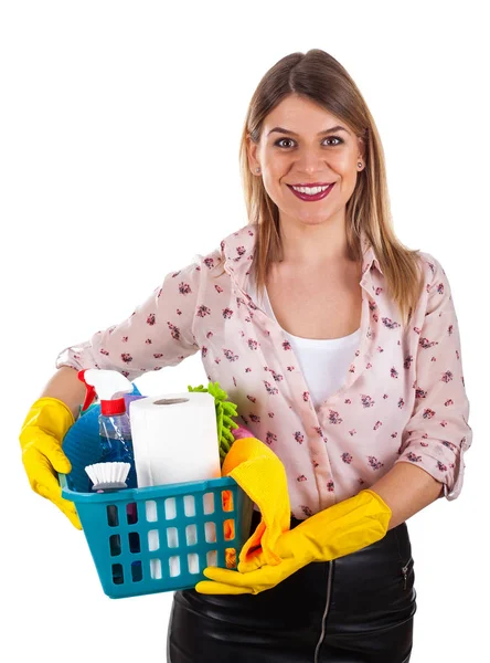 Sorrindo mulher segurando suprimentos de limpeza — Fotografia de Stock