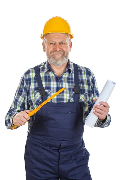 Пожилой строитель держит в руках посуду — стоковое фото