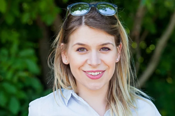 Gorgeous smiling woman portrait — Stock Photo, Image