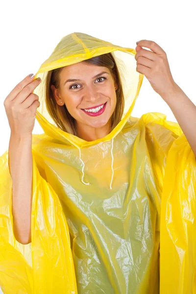 Привлекательная женщина в жёлтом плаще - изолированная — стоковое фото