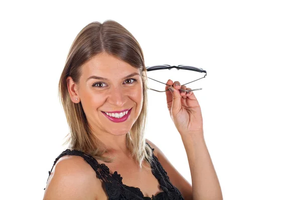 Atraktivní žena drží její brýle - izolovaný — Stock fotografie