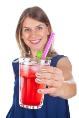 Ahududu suyu - izole tutan kadın