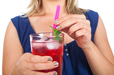 Ahududu içki resmi oluşturan kapatın