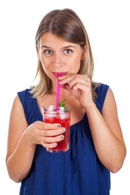 Ahududu suyu - izole tutan kadın