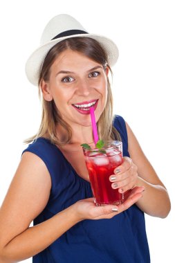 Ahududu suyu - izole tutan kadın