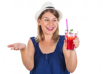 Ahududu suyu - izole tutan kadın