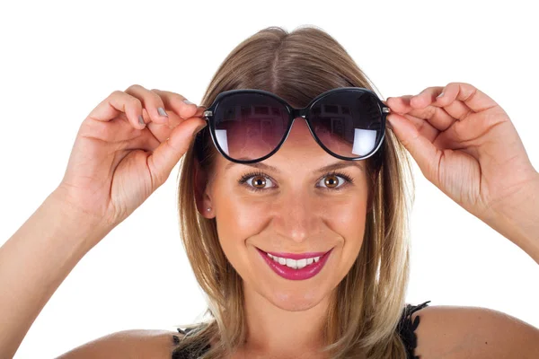 Mujer atractiva sosteniendo sus gafas de sol - aislado — Foto de Stock