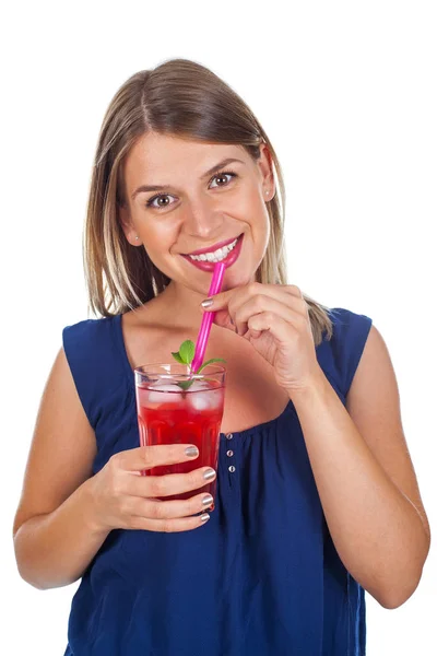 Mujer sosteniendo un jugo de frambuesa - aislado — Foto de Stock