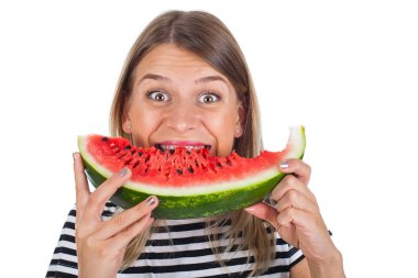 Büyük bir dilim karpuz yeme kadın