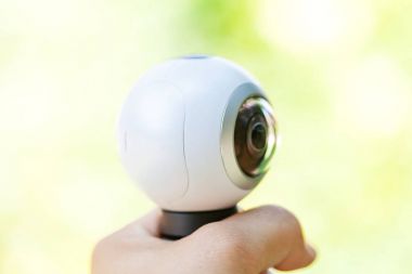 insan elinde 360 derece panoramik fotoğraf makinesi