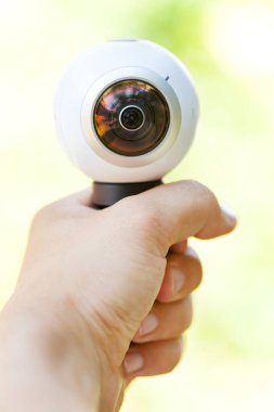 insan elinde 360 derece panoramik fotoğraf makinesi