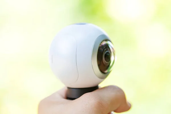 360-Grad-Panorama-Kamera in menschlicher Hand — Stockfoto