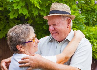 Aşık Yaşlı Çift