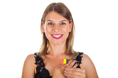 Alman bayrağı izole tutan kadın