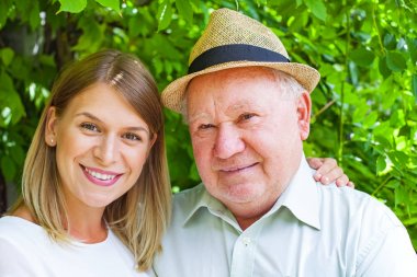 Yaşlı Bakımı açık