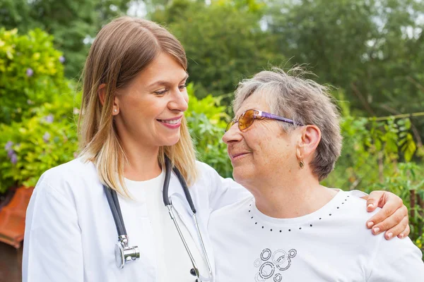 Elderly woman with female doctor — Stock Photo, Image