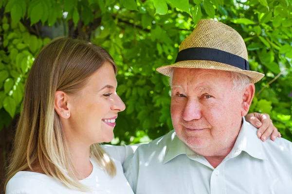 Yaşlı Bakımı açık
